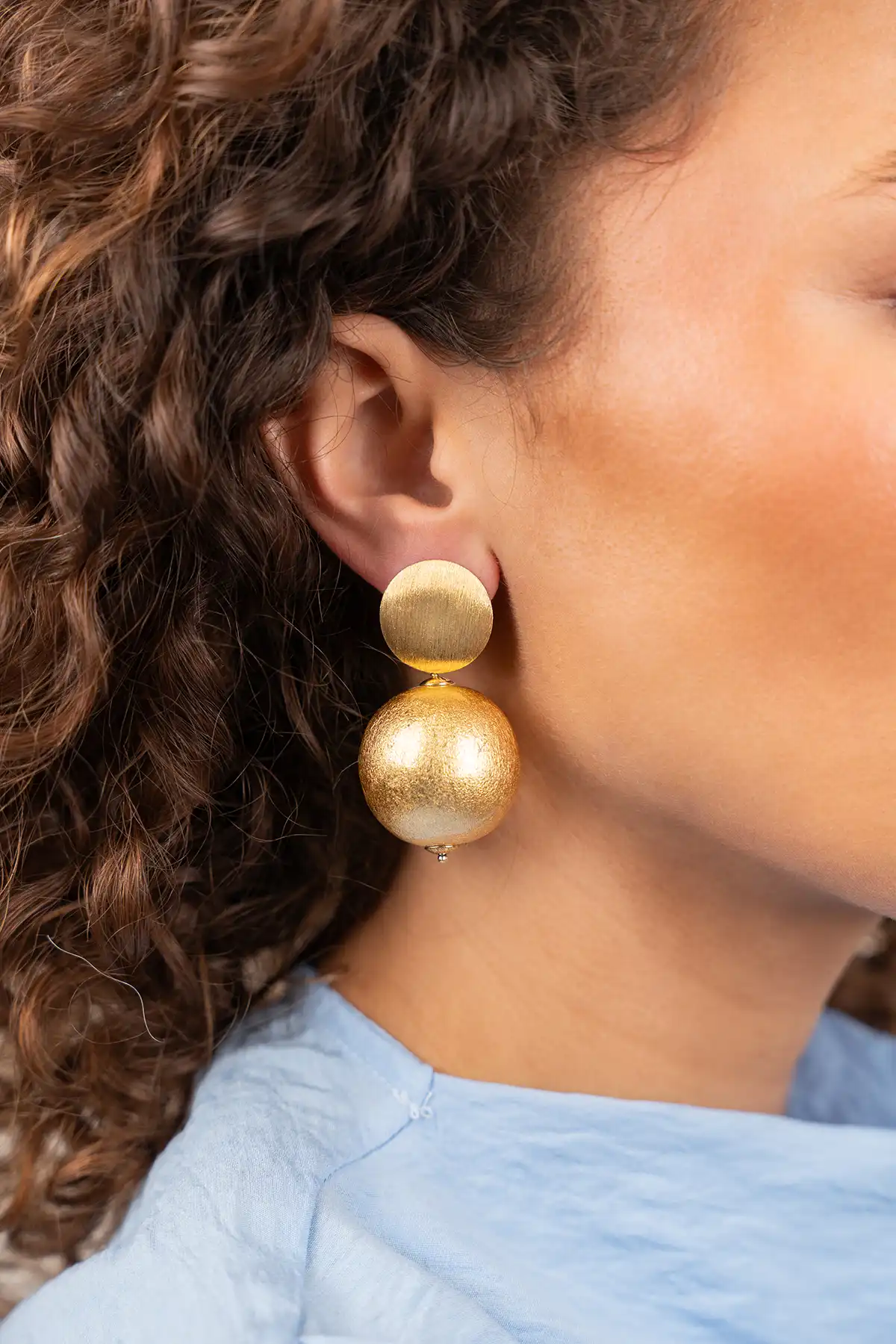 Goudkleurige Oorbellen Isa Earring Globe M