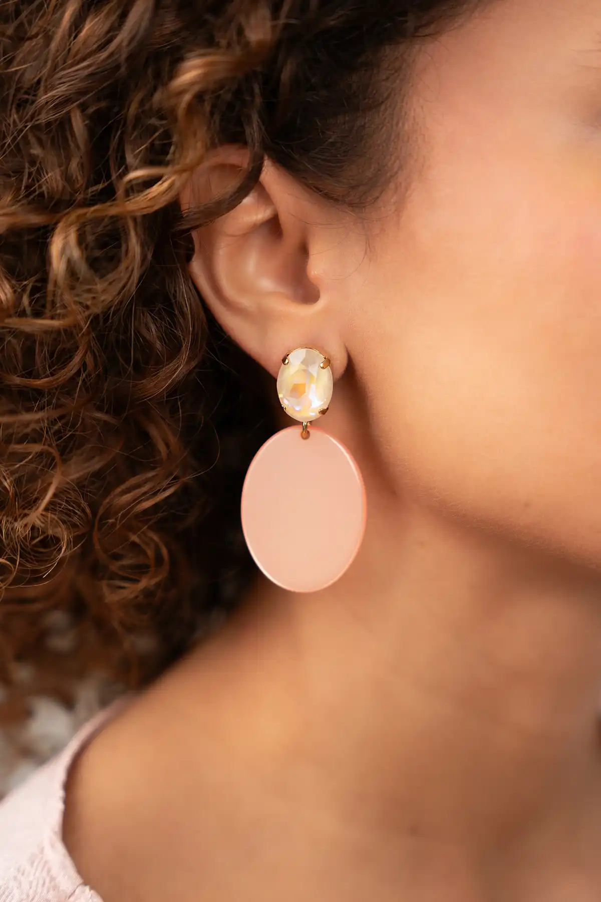 Coral Earrings Isabella Oval S  lott-theme.productDescriptionPage.SEO.byTheBrand