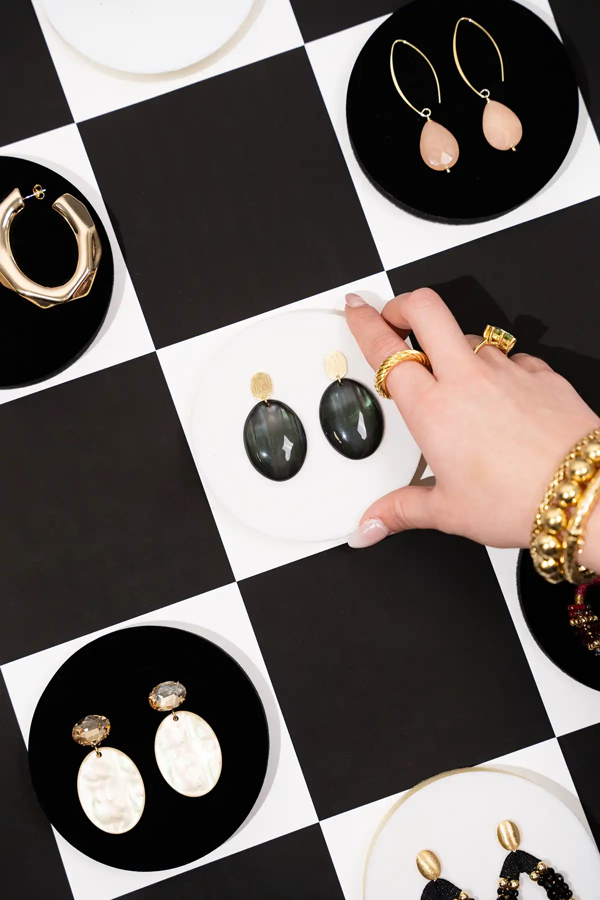 Black Earrings Sirius Oval