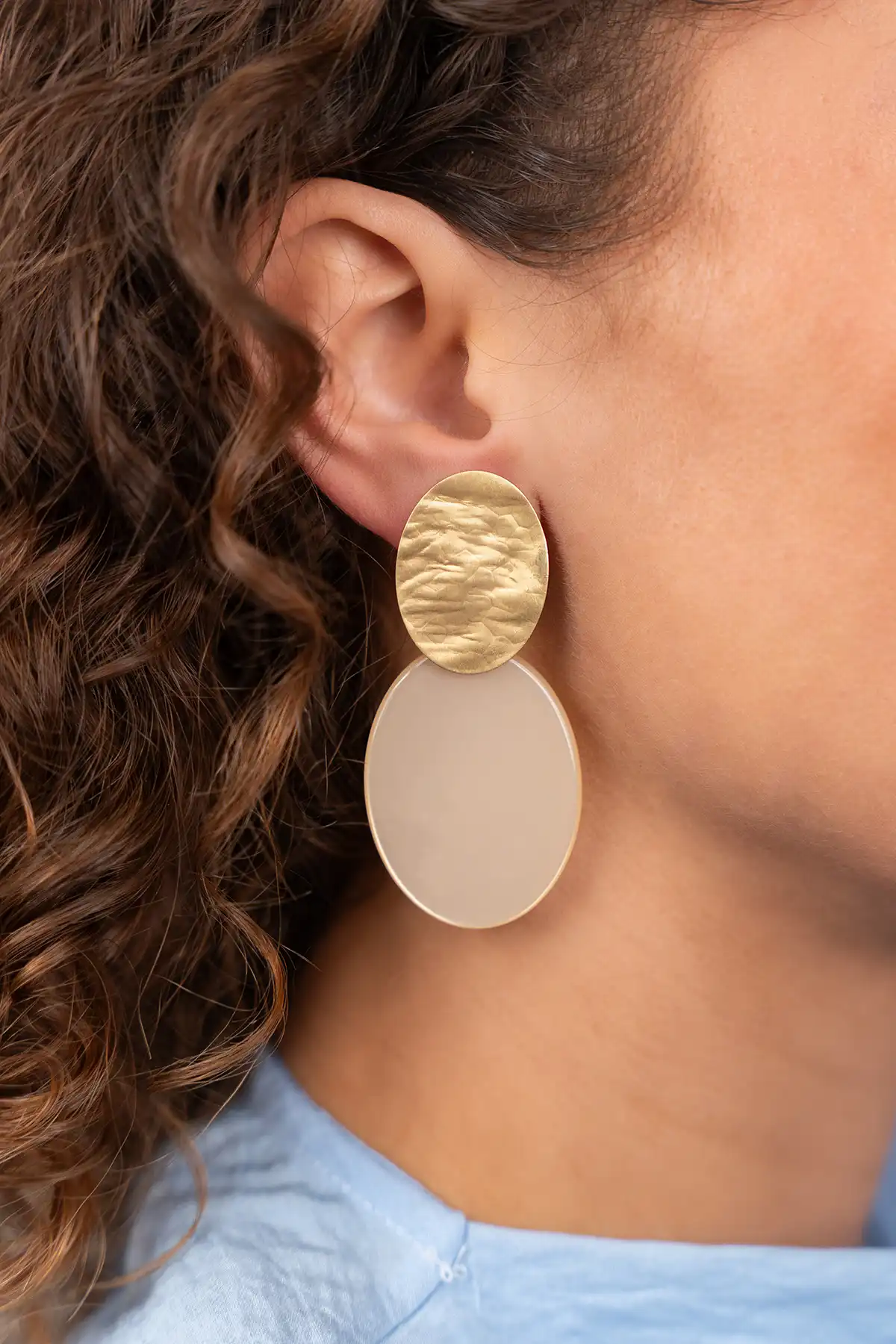 Beige Oorbellen Isabella Closed Oval S 