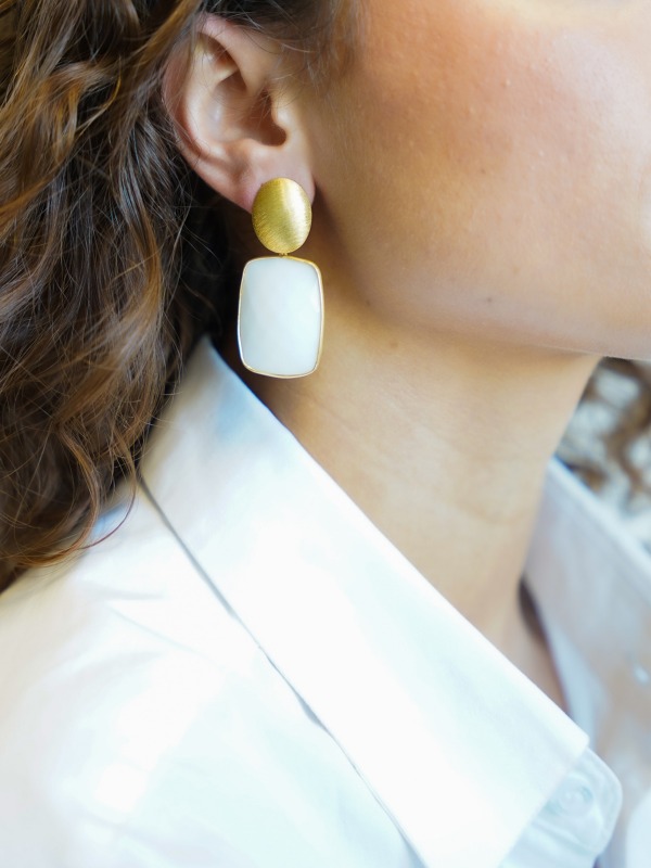 Witte Oorbellen Jane vierkant quartzlott-theme.productDescriptionPage.SEO.byTheBrand