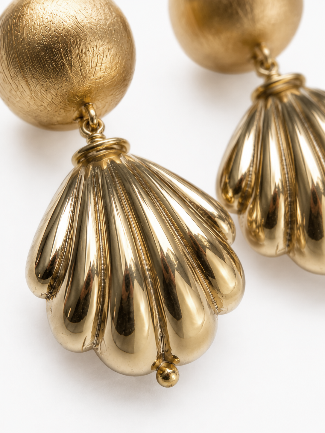 Shell M - Gold