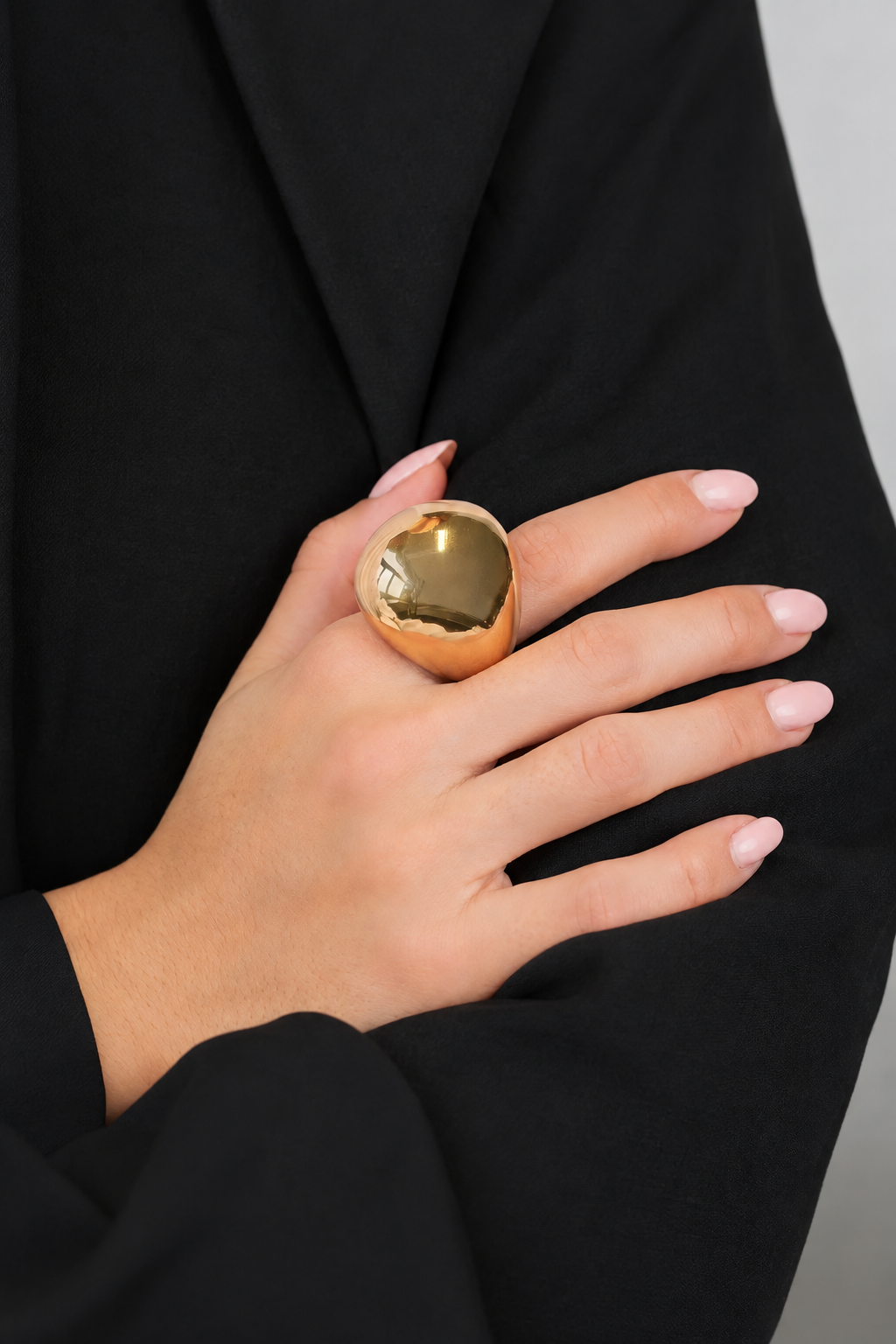 BRASS - Gold Colored Ring Bold Dome M Claressa