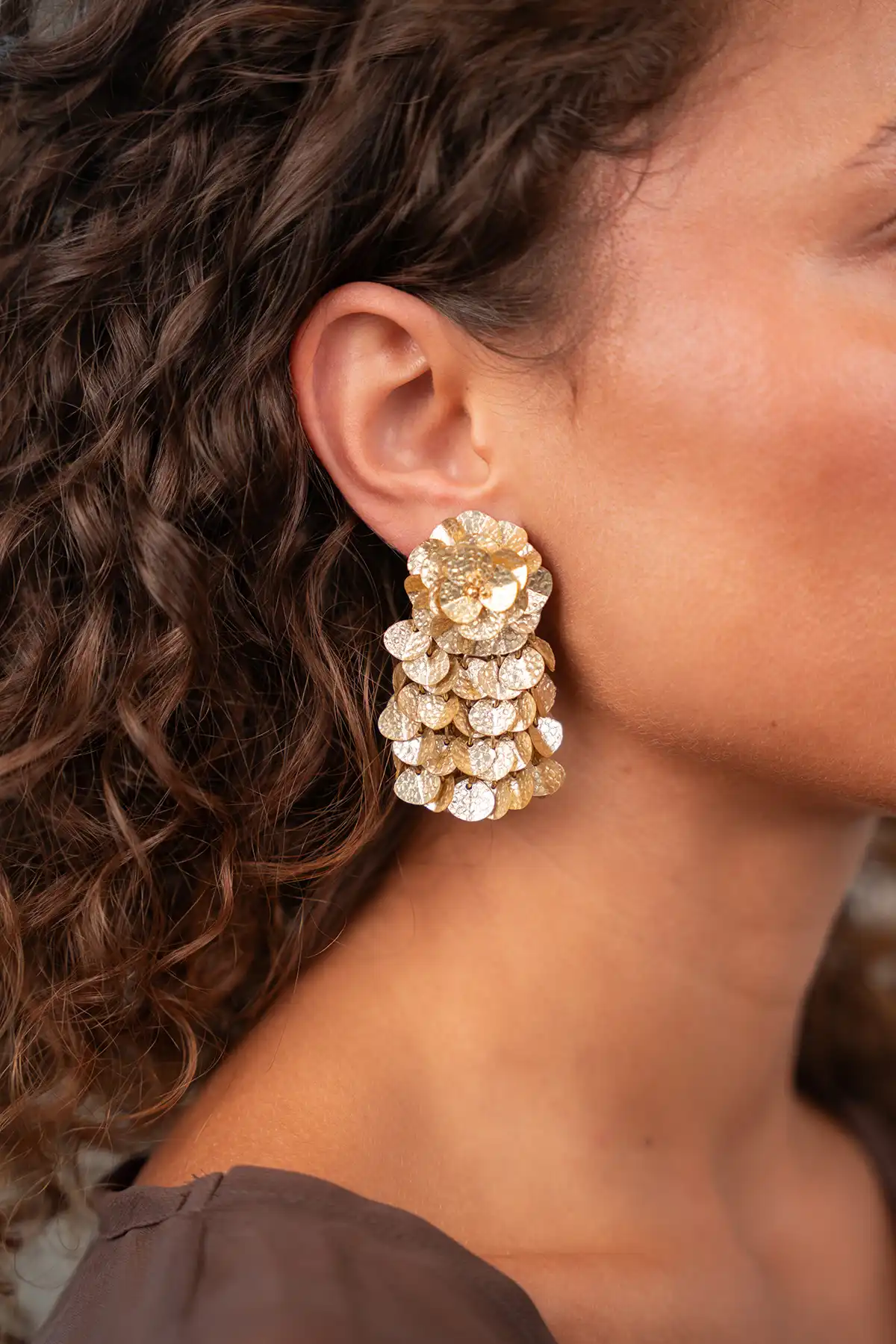 Gold-colored Earrings Elin Hammered Flower Waterfall