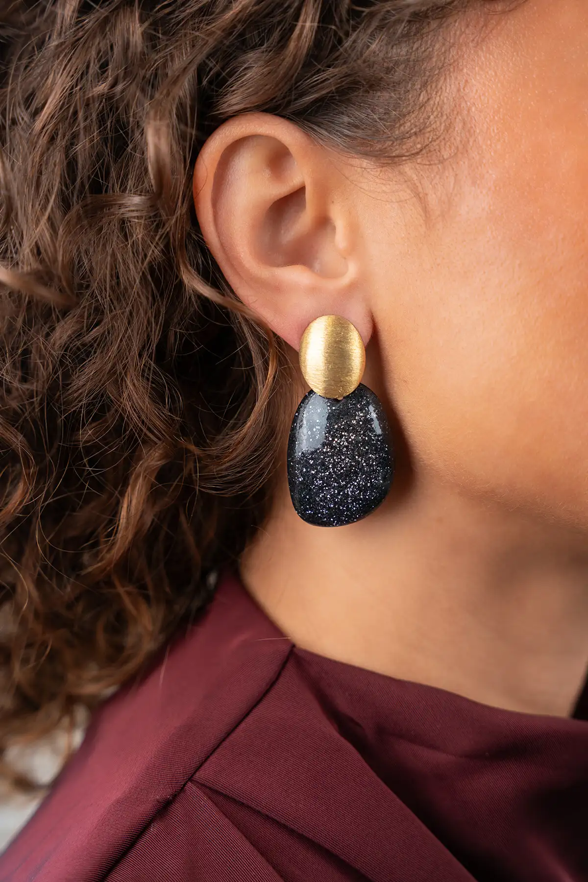 Zwarte Glitter Oorbellen Little Sara Asymetrisch Ovaal S