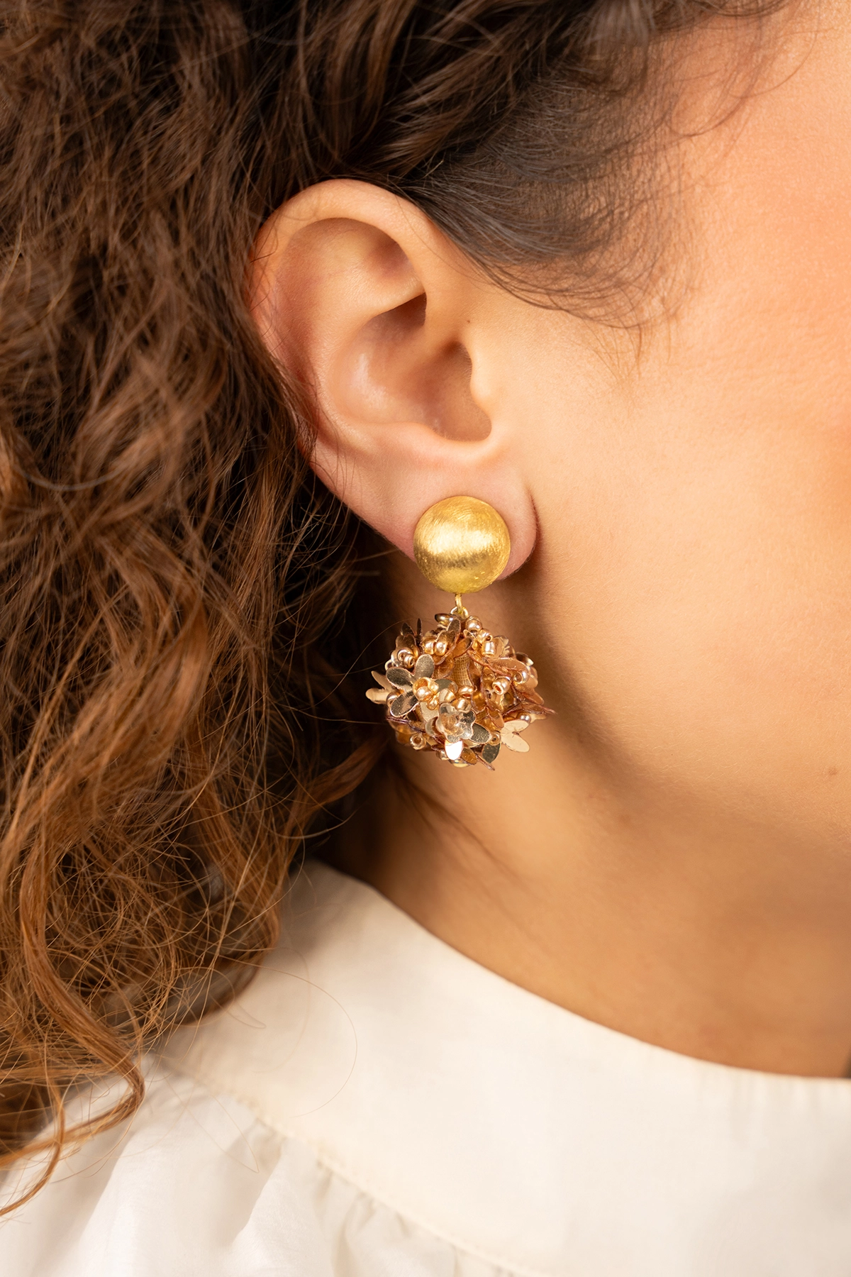 Gouden Sequin Flower Globe Oorbellen S Clip