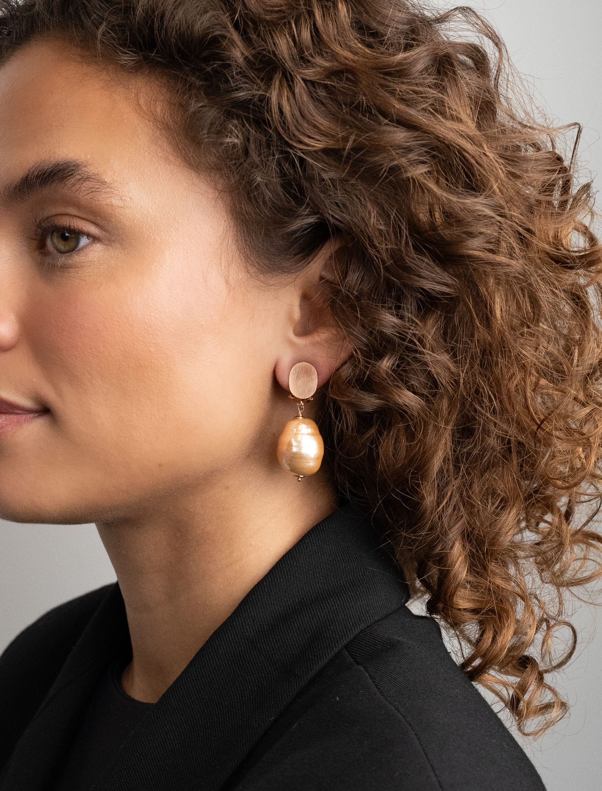 Pareloorbellen Mother Earth Iris Llott-theme.productDescriptionPage.SEO.byTheBrand