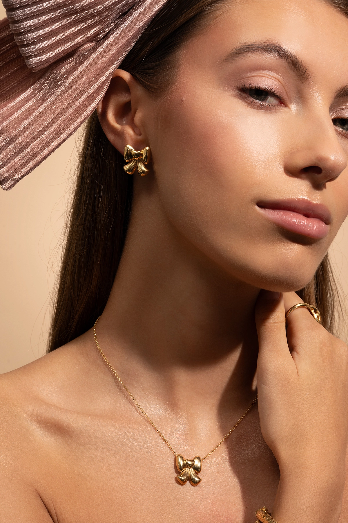 Lange strik oorbellen - Oh So HIP | Sieraden webshop Lange strik oorbellen - Oh So HIP | Sieraden webshop