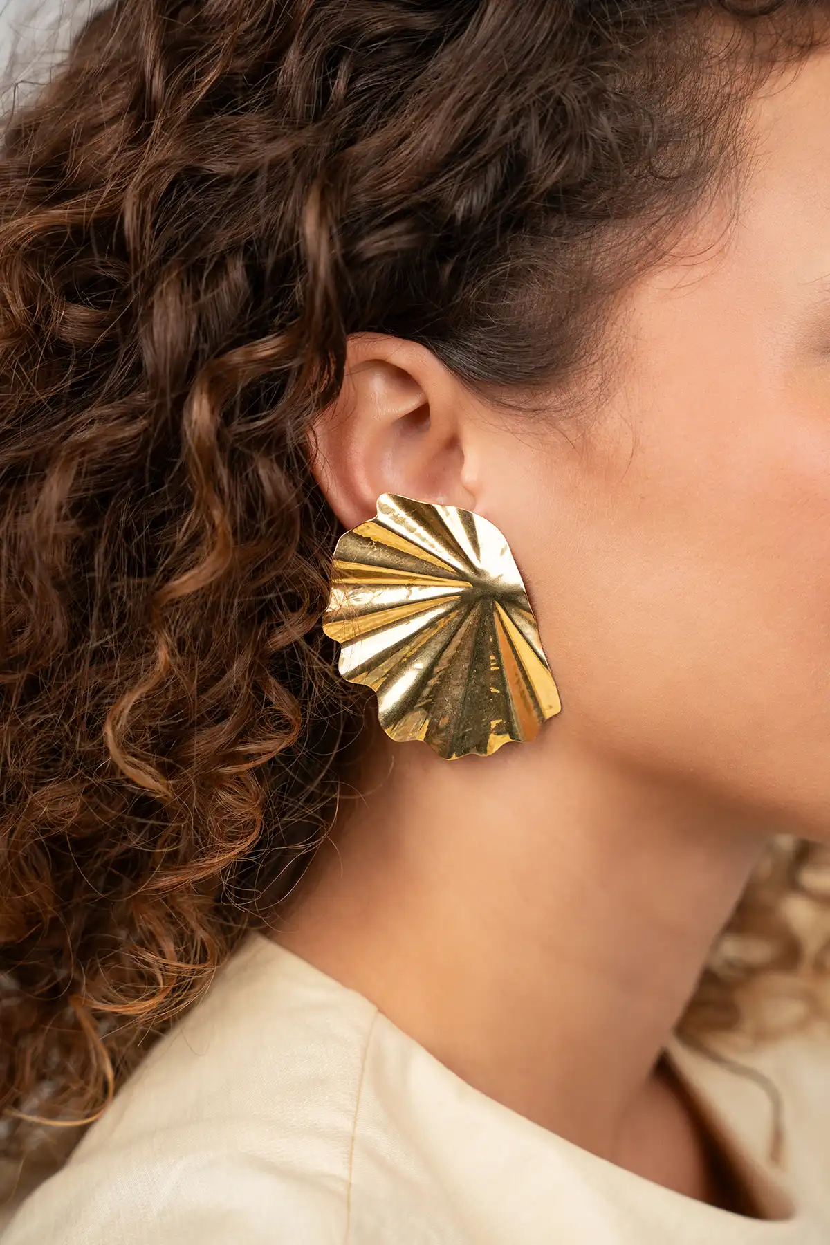 Gold Oorbellen Livia Leaf Llott-theme.productDescriptionPage.SEO.byTheBrand