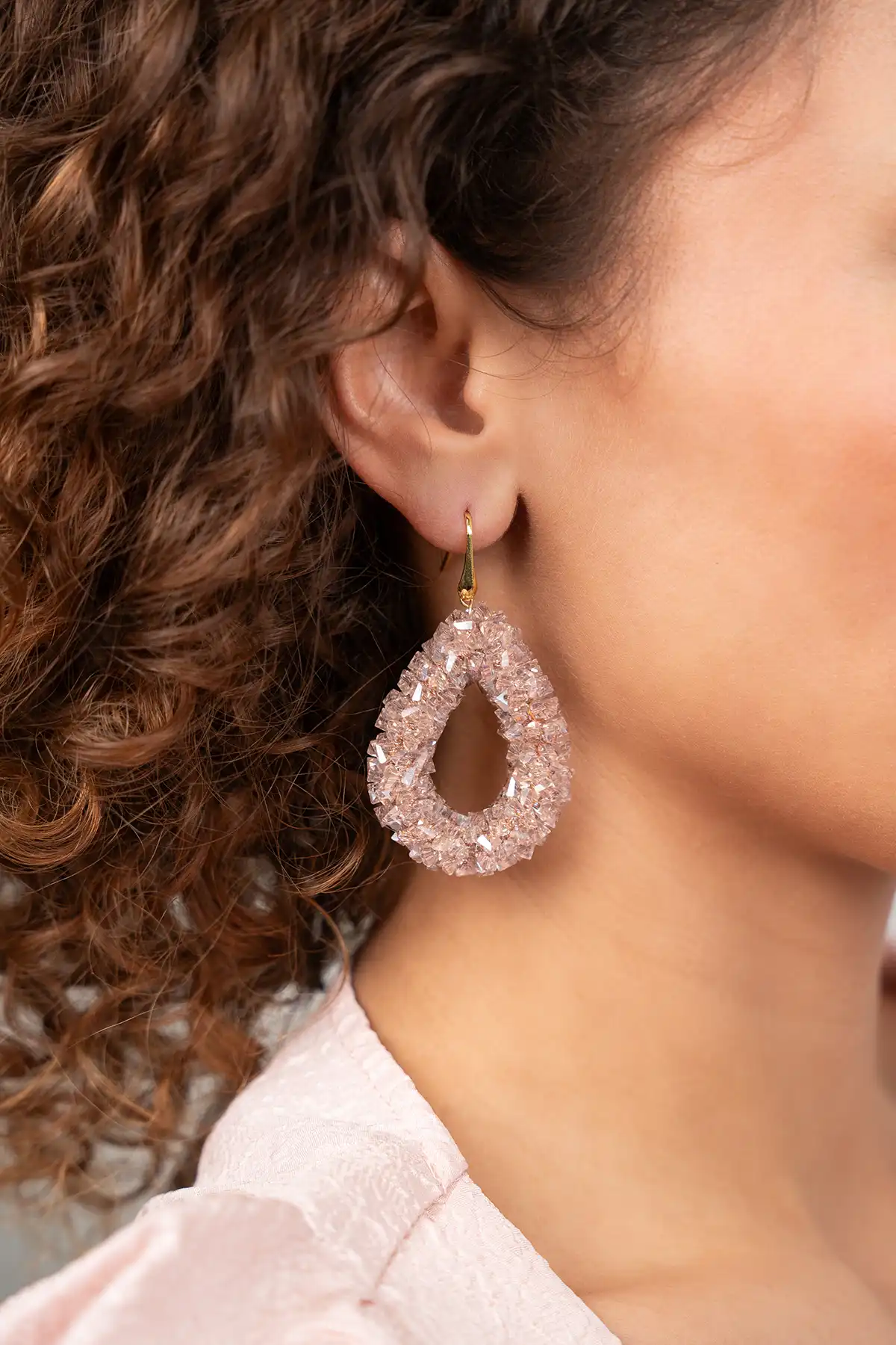 Crystal Pink Oorbellen Marieke Drop L. Rawlott-theme.productDescriptionPage.SEO.byTheBrand