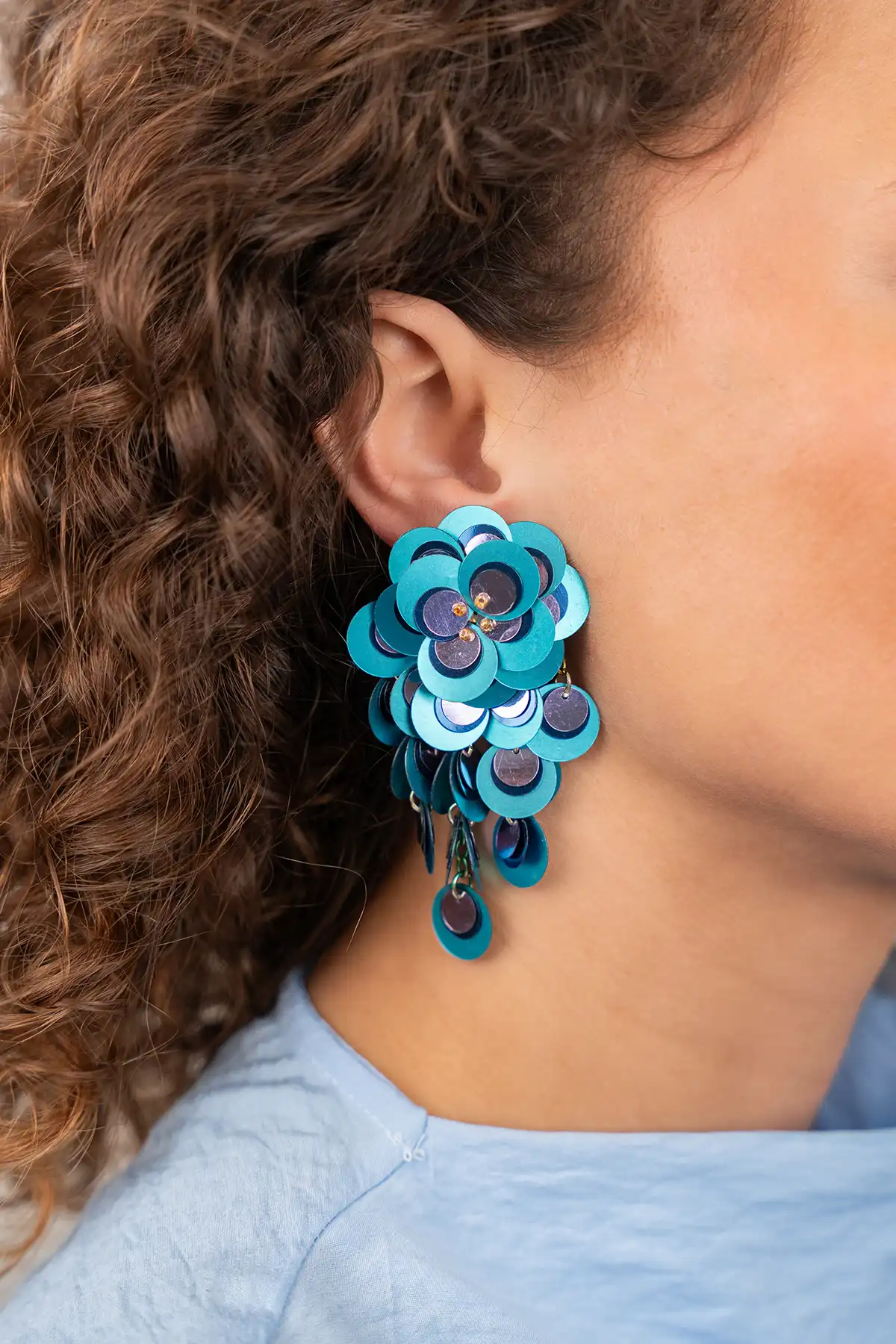 Blauwe  Oorbellen Vera Sequin Flower Double Waterfalllott-theme.productDescriptionPage.SEO.byTheBrand