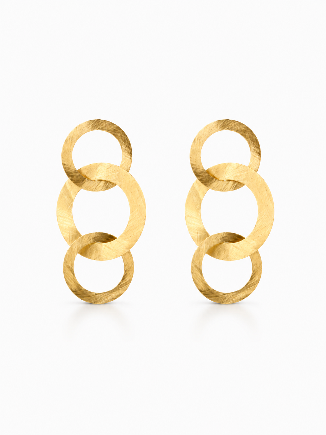 16.102 - gold colored gold tripple round open charms satin brushed