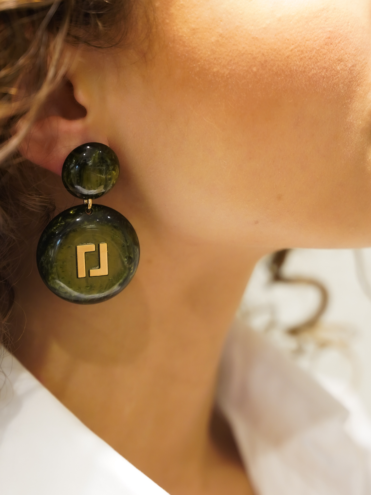 Marble Donker Groen Oorbellen Larissa Logo Small