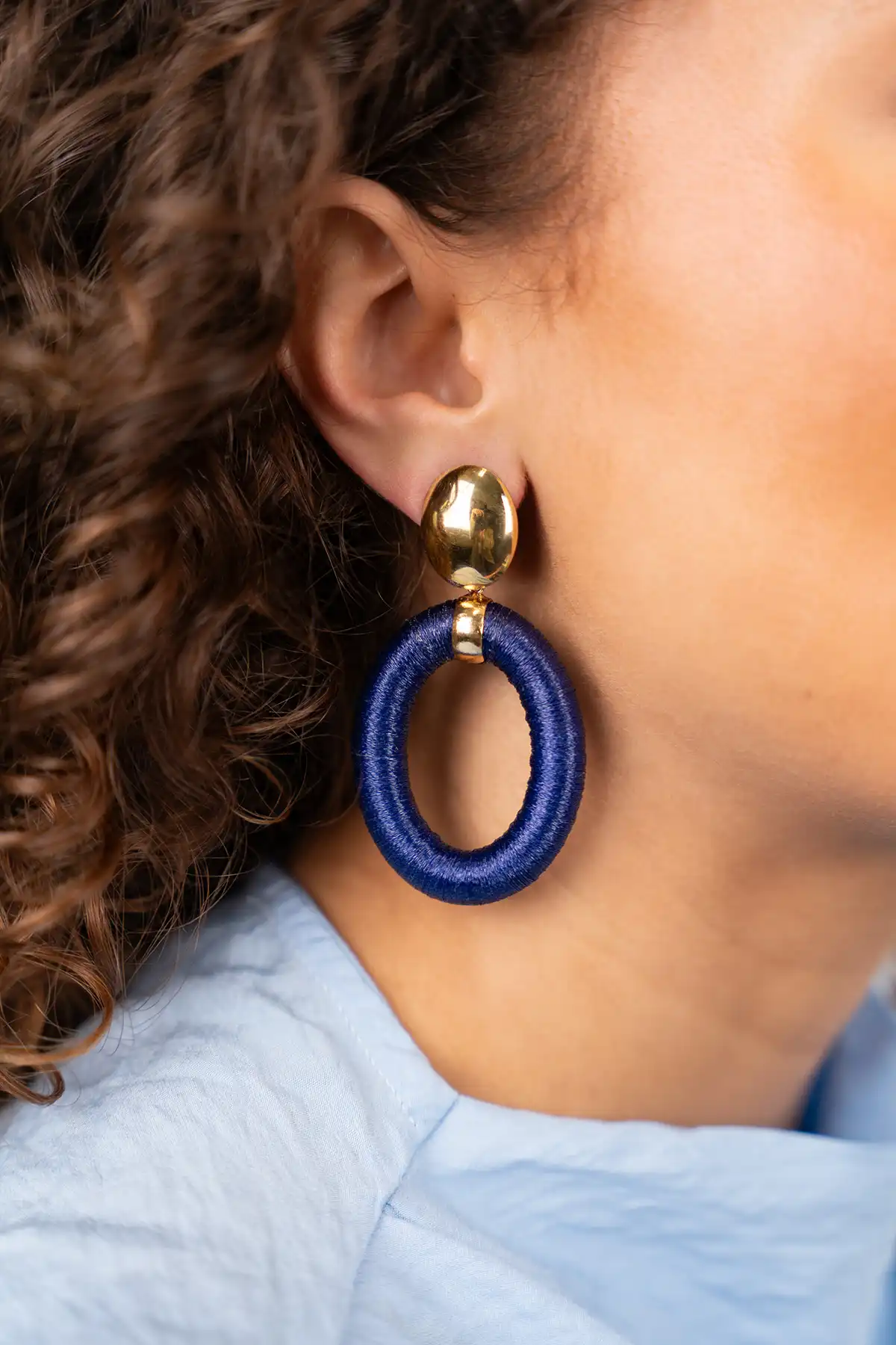 Blauwe Oorbellen Faye Oval with Bead Threated 