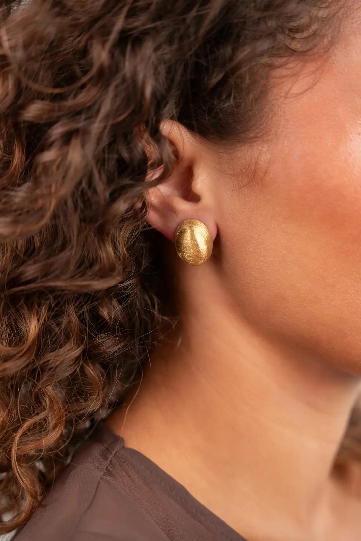 Brushed Gouden Luxe Oval Stud L lott-theme.productDescriptionPage.SEO.byTheBrand