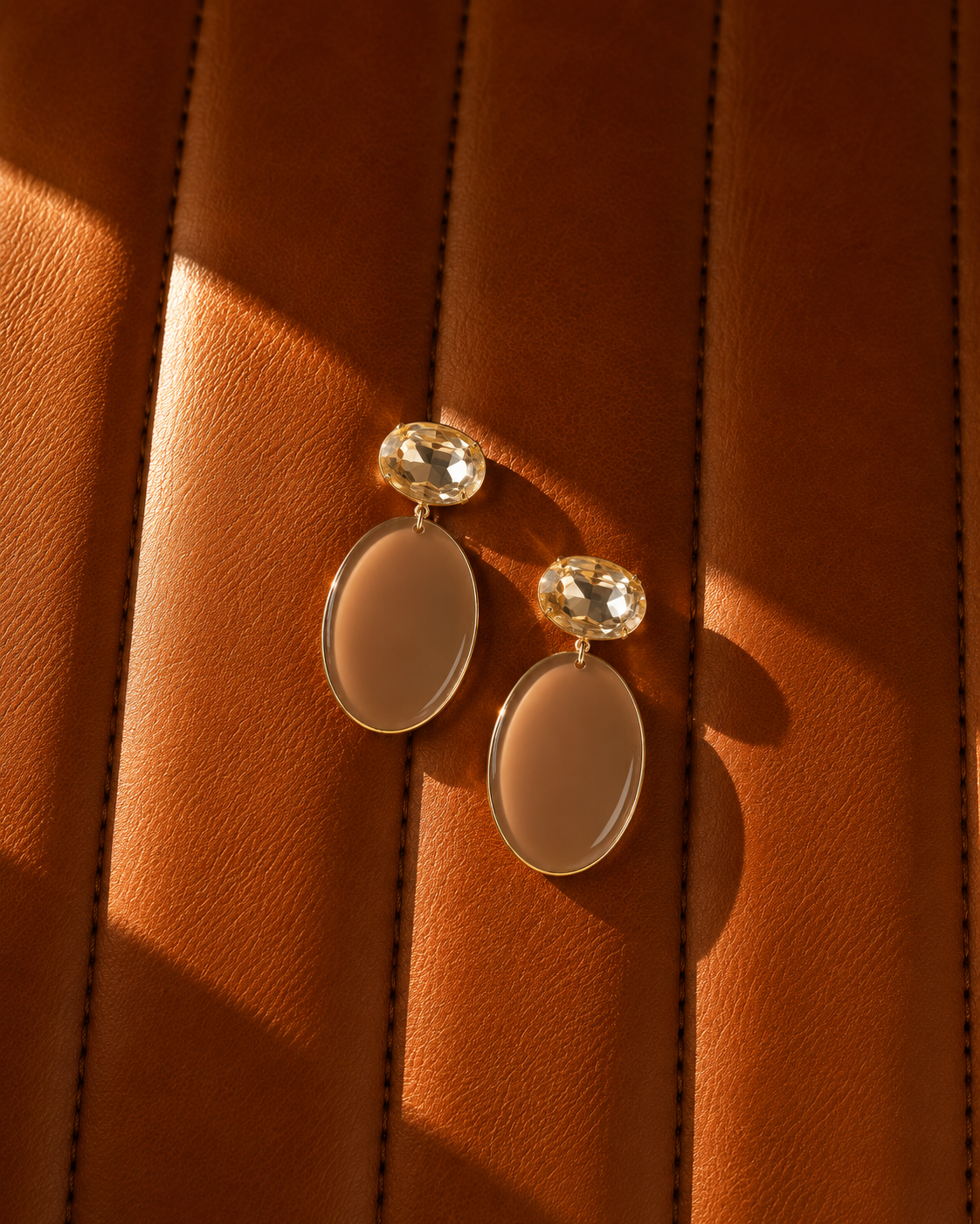 Bruine oorbellen Celia ovaal S strass