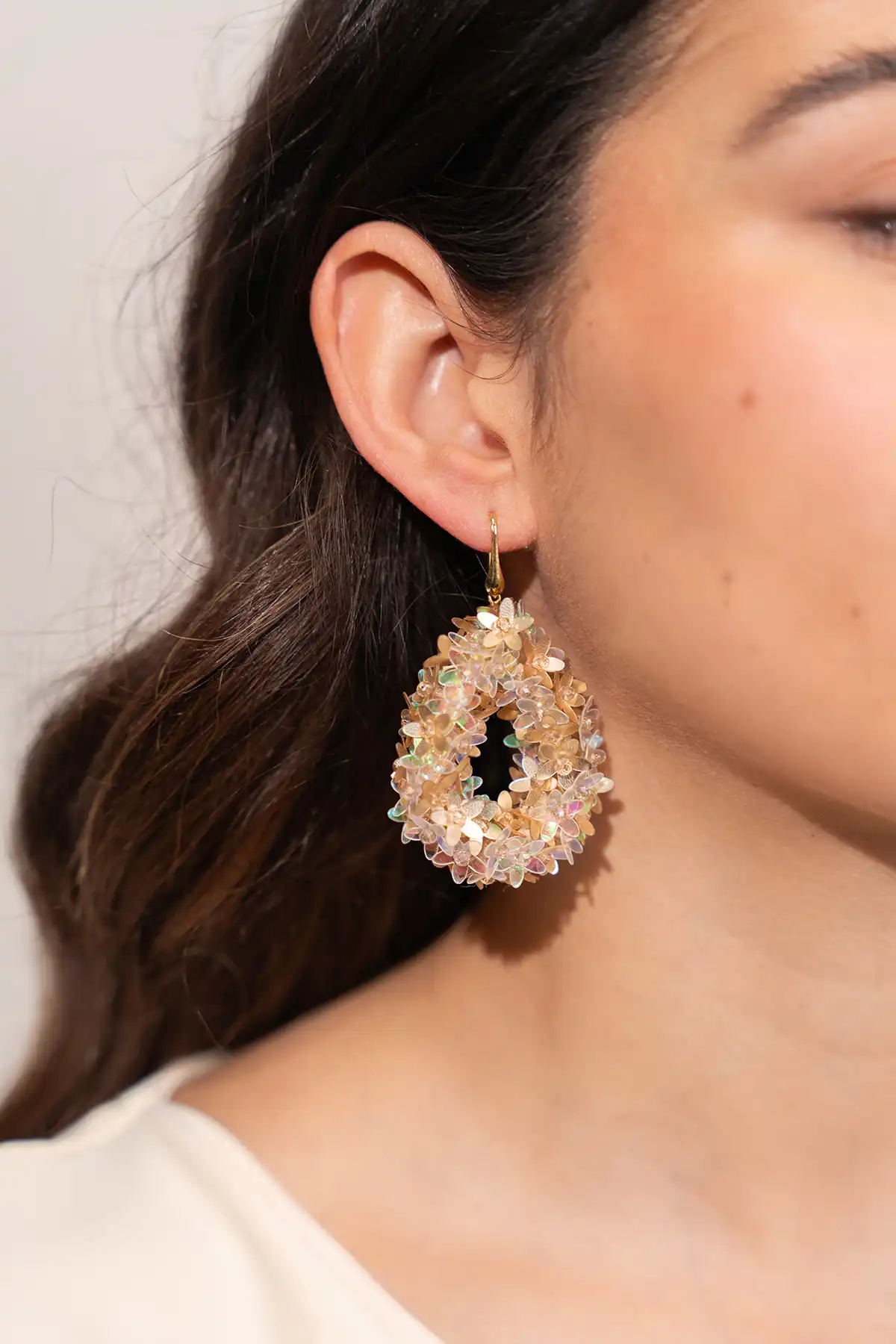 Beige Mint Oorbellen Amal Globe L Flower