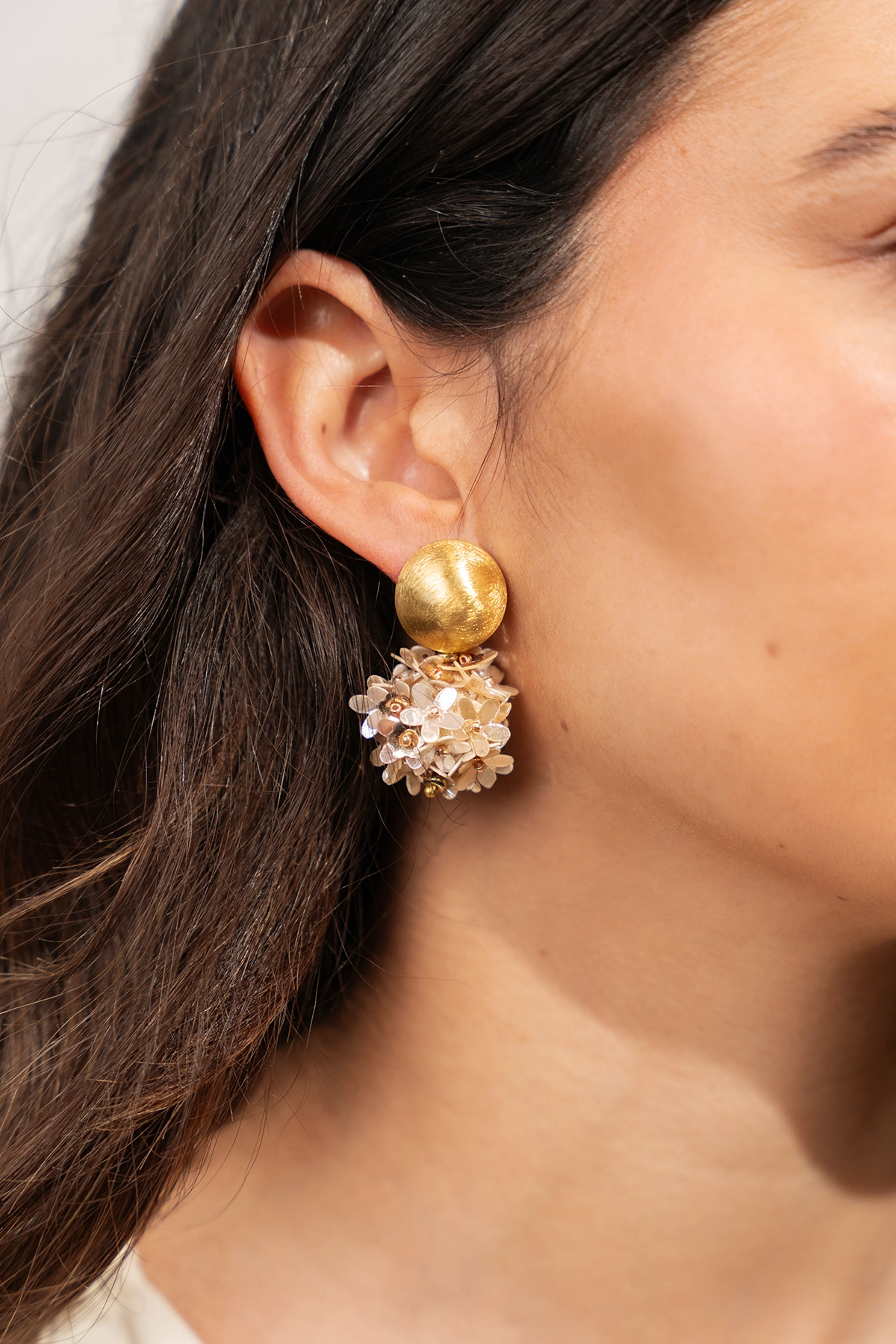 Beige Gold Oorbellen Daisy Globe M Flower