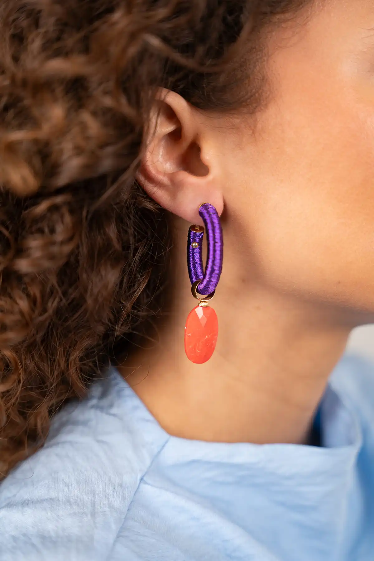 Paarse Oorbellen Evy Oval Creole M Stone Charm 